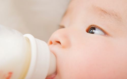 赤ちゃんの便秘の原因 離乳食 母乳 病気 ディスケジア とは アスクドクターズトピックス