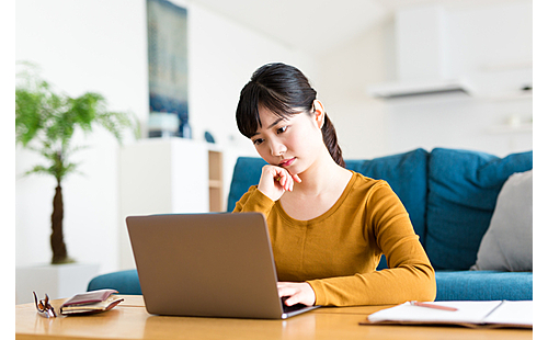 コロナワクチン接種に「圧力を感じる」 ワクチンパスポートに不安の声